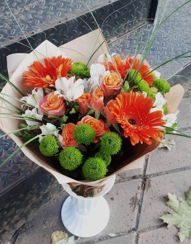 Букет цветов из: Герберы, Хризантемы, Альстромерии и Розы в Углеуральском