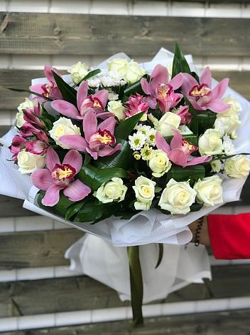 Букет цветов из: Розы и Хризантемы в Углеуральском