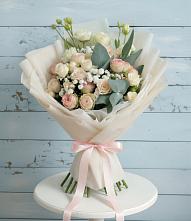 Букет цветов из:  Розы и Лизиантусы в Углеуральском