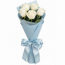 Букет 5 Белых роз Проуд в Углеуральском