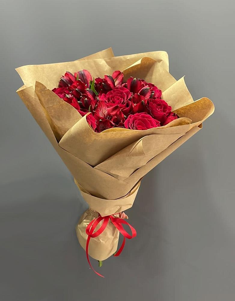 Букет цветов из: Альстромерии и Розы в Углеуральском