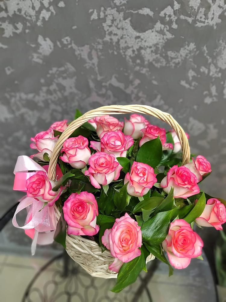 Цветочная композиция из Розы в корзине в Углеуральском