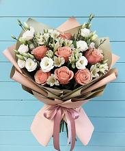 Букет цветов из:  Розы, Альстромерии и Лизиантусы в Углеуральском