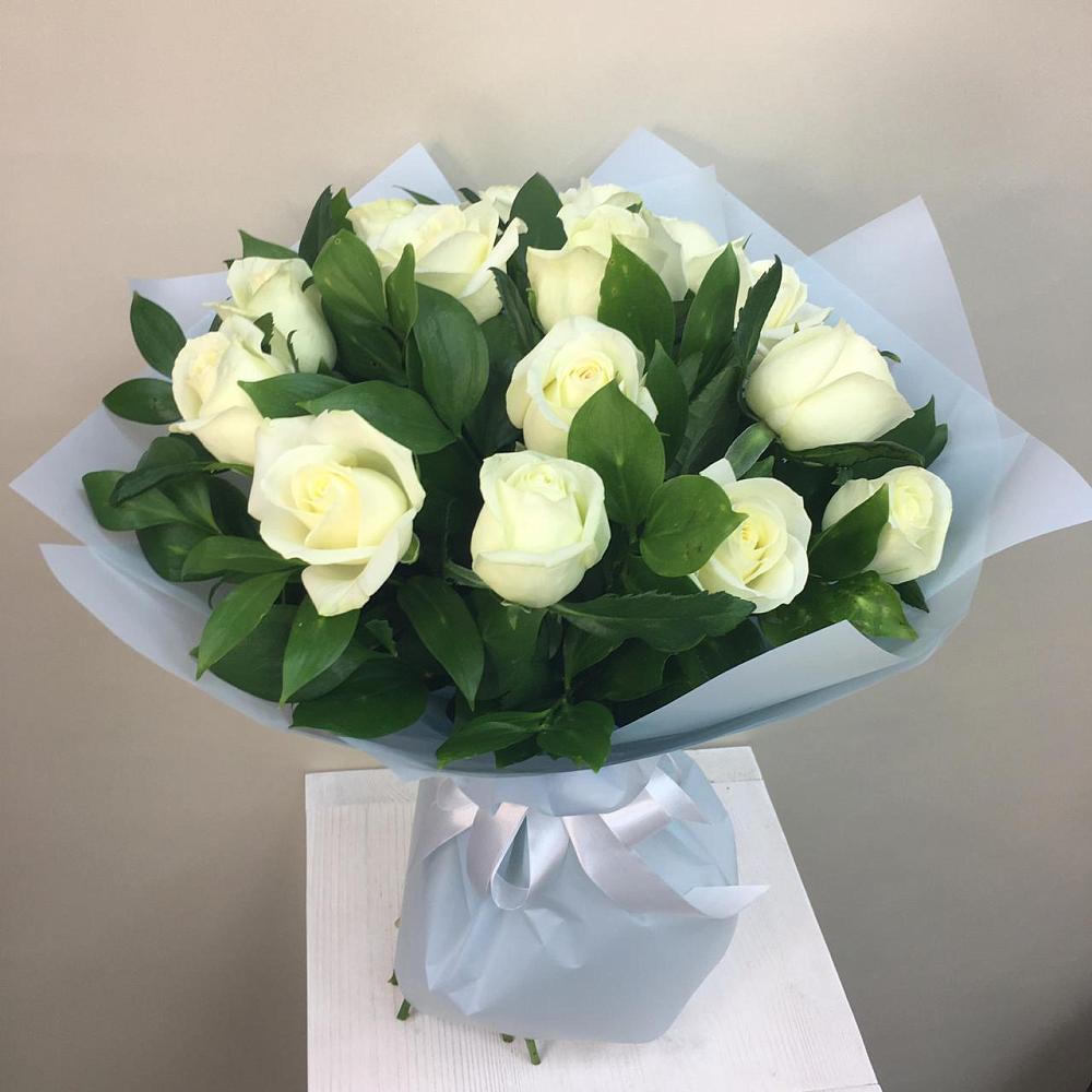 Букет 15 Белых роз Проуд в Углеуральском
