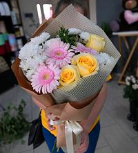 Букет цветов из:  Герберы, Розы и Хризантемы в Углеуральском