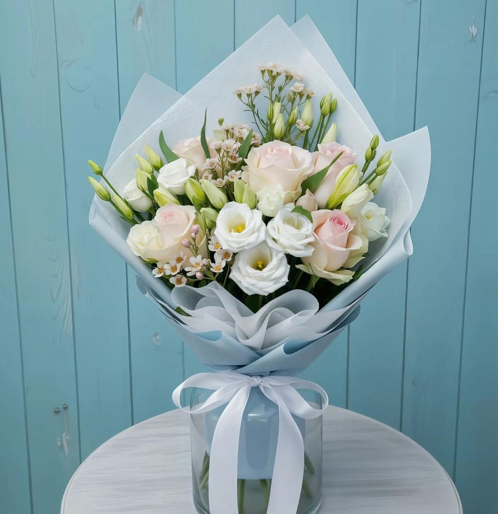 Букет цветов из: Розы и Лизиантусы в Углеуральском