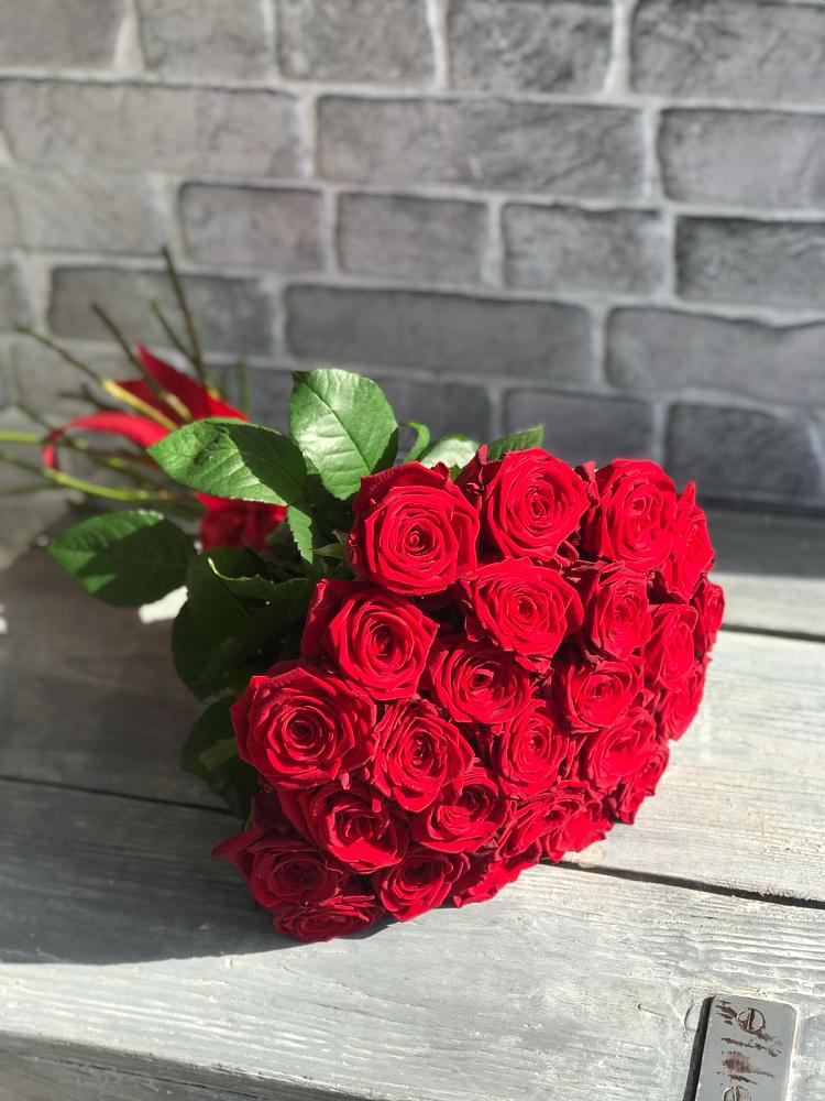 Букет Красные розы Фридом в Углеуральском