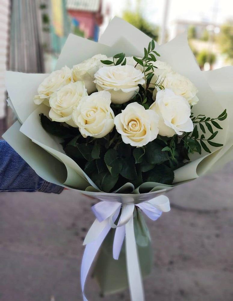 Букет Белые розы Проуд в Углеуральском