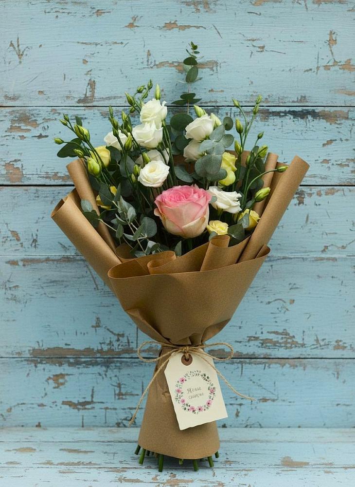 Букет цветов из: Розы и Лизиантусы в Углеуральском