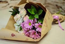 Букет цветов из:  Розы и Хризантемы #REPLACE_PRED# Углеуральском