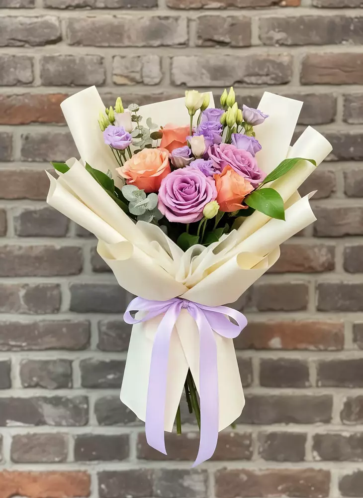 Букет цветов из: Лизиантусы и Розы в Углеуральском