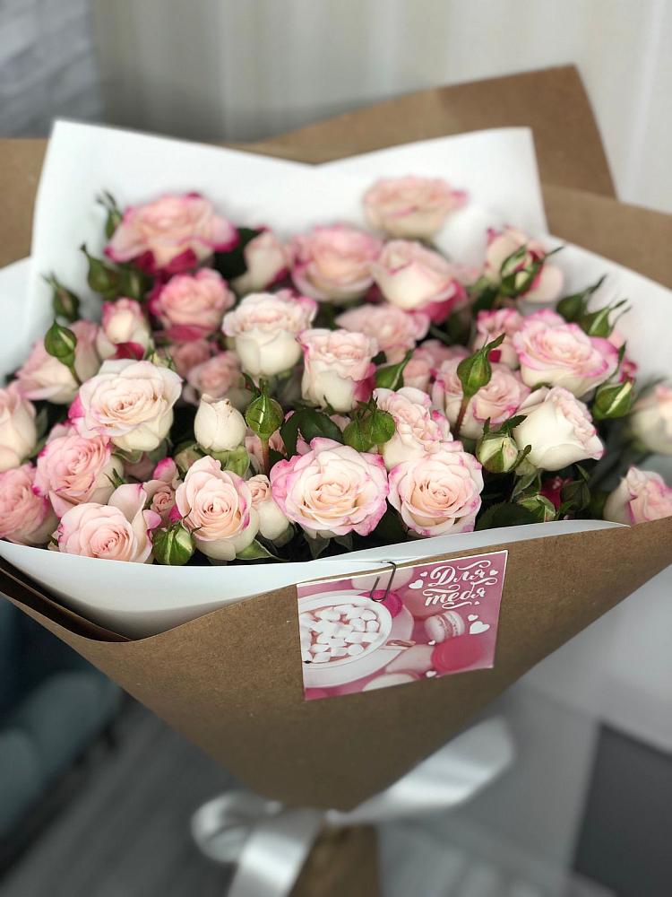 Букет цветов из: Розы в Углеуральском