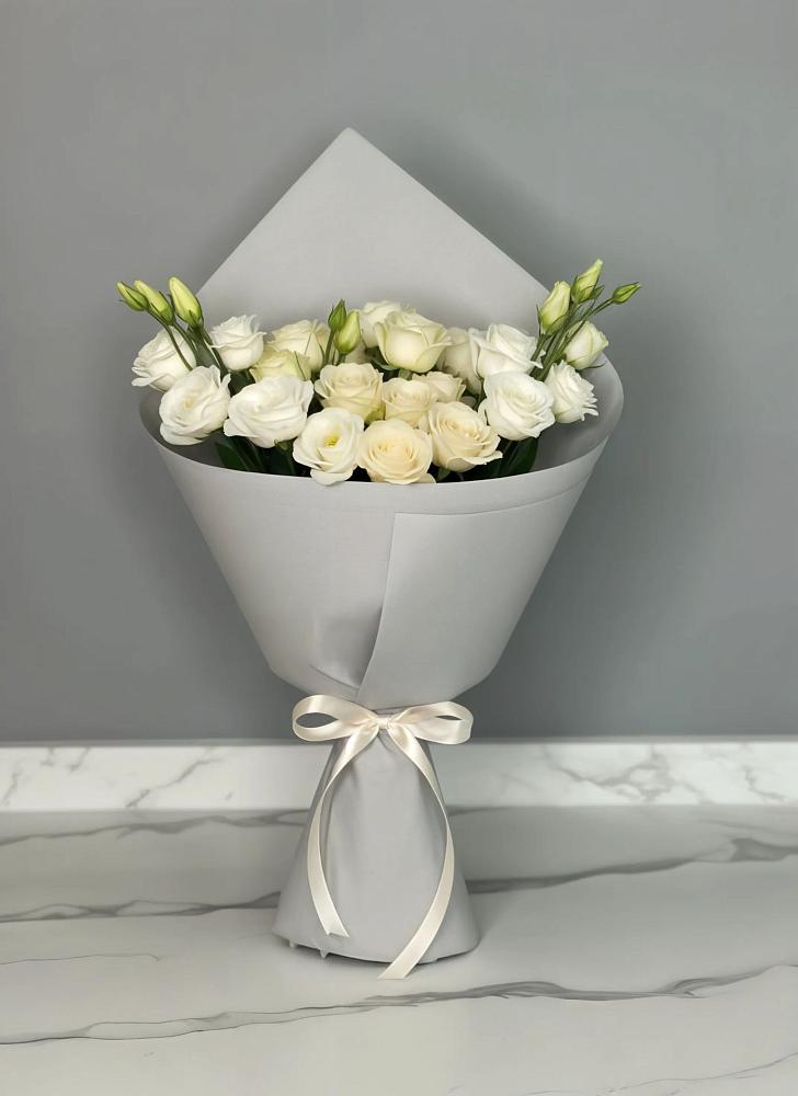 Букет цветов из: Розы и Лизиантусы в Углеуральском