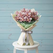 Букет цветов из:  Орхидеи и Розы в Углеуральском
