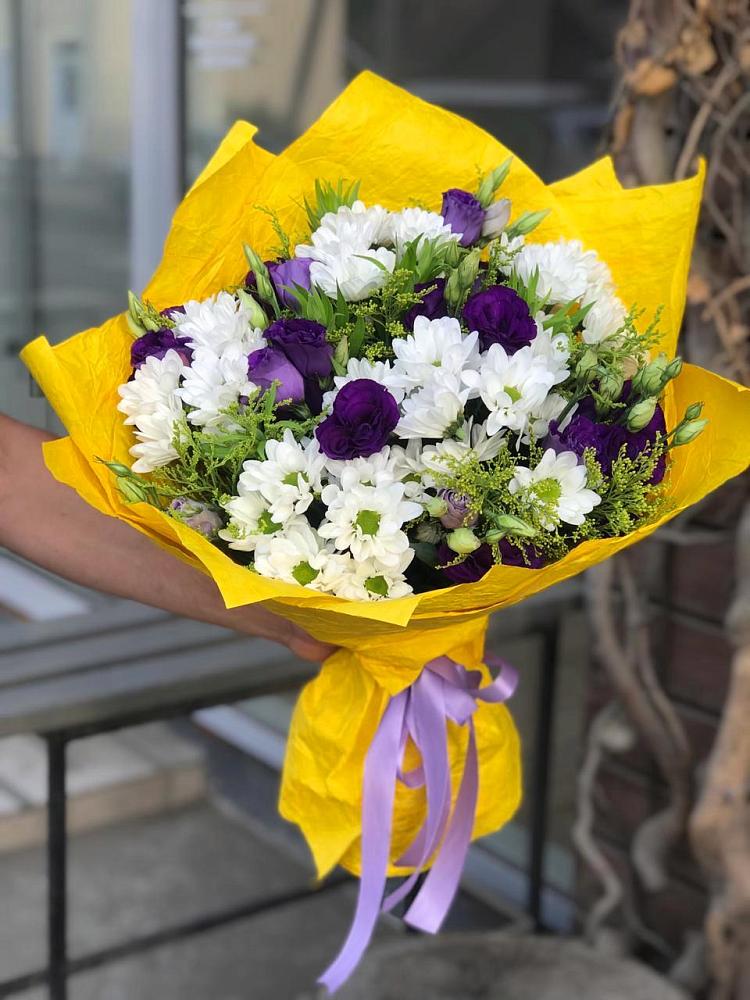 Букет цветов из: Ирисы, Хризантемы и Ромашки в Углеуральском
