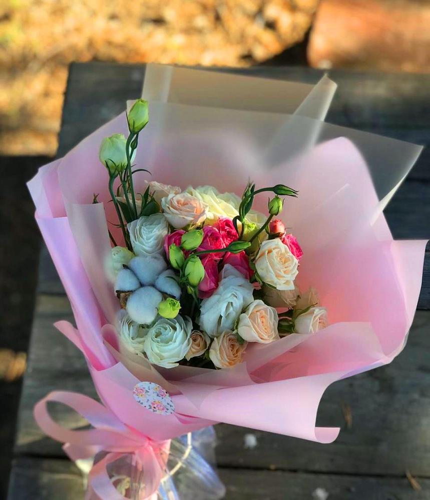 Букет цветов из: Розы и Лизиантусы в Углеуральском