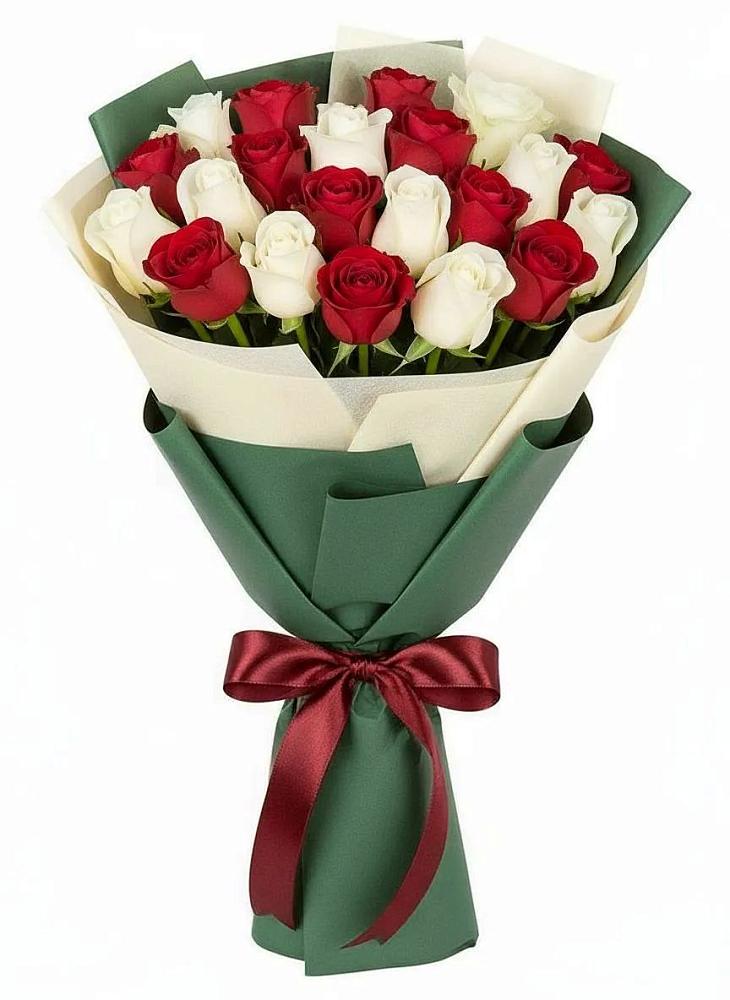 Букет Микс из красных и белых роз в Углеуральском