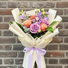 Букет цветов из:  Лизиантусы и Розы в Углеуральском