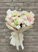 Букет цветов из:  Гвоздики, Розы, Лизиантусы и Хризантемы в Углеуральском
