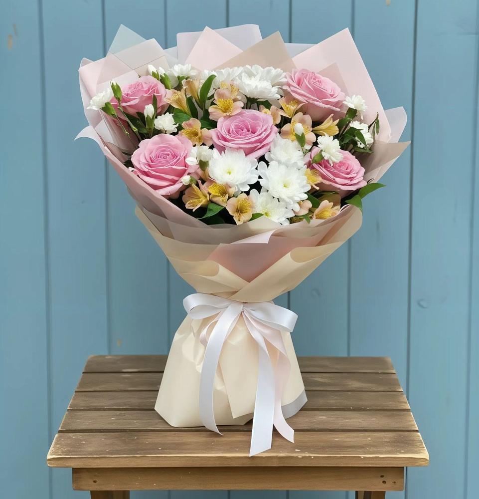 Букет цветов из: Гвоздики, Орхидеи и Розы в Углеуральском