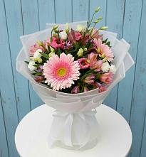 Букет цветов из:  Герберы, Альстромерии и Лизиантусы в Углеуральском