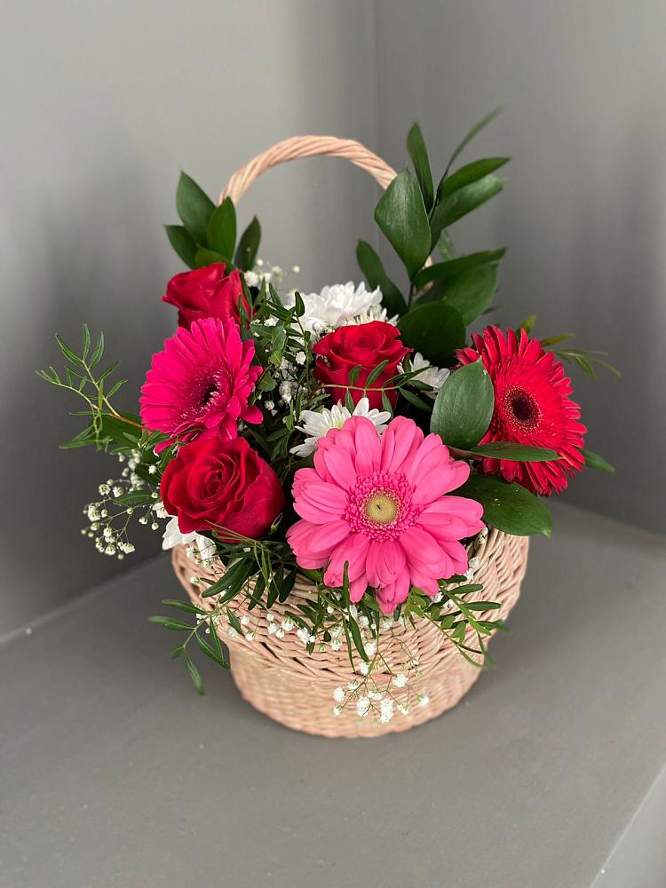 Цветочная композиция из Розы, Хризантемы и Герберы в корзине в Углеуральском