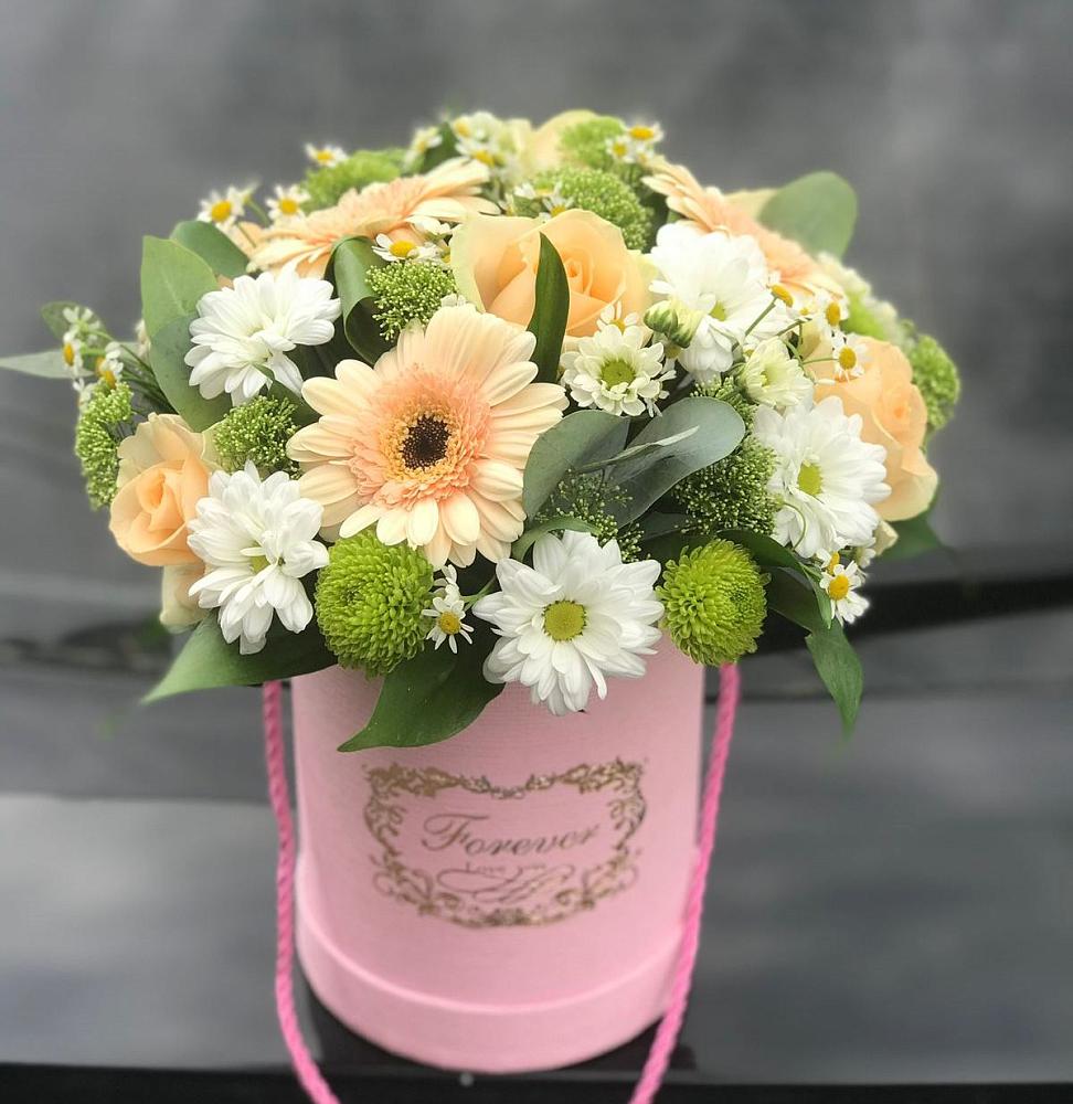 Цветочная композиция из Розы, Герберы и Хризантемы в шляпной коробке в Углеуральском