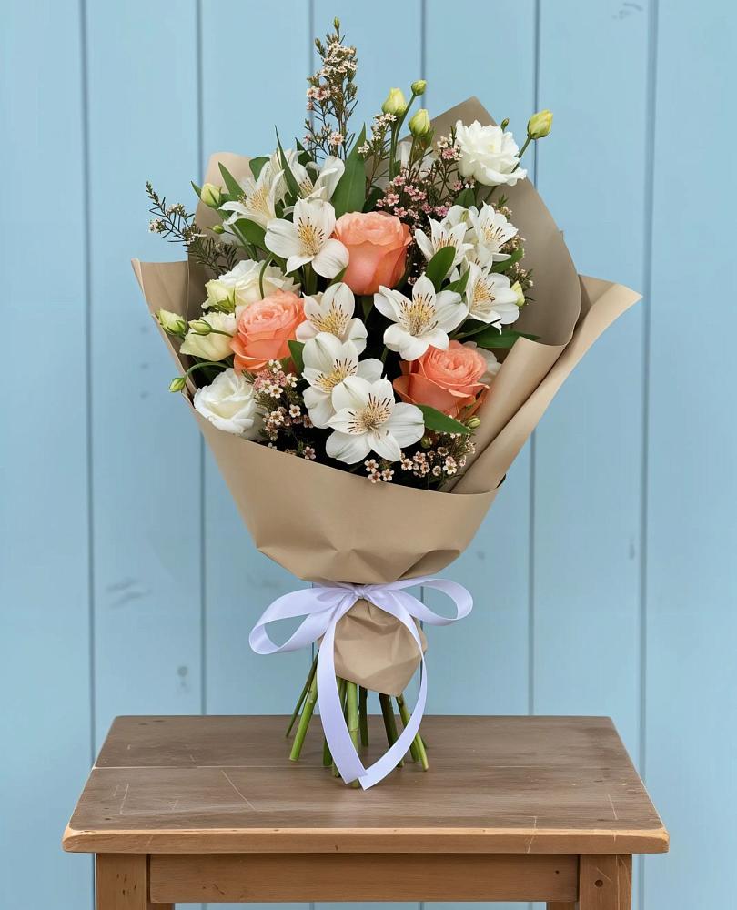 Букет цветов из: Альстромерии, Лизиантусы, Розы и Хризантемы в Углеуральском