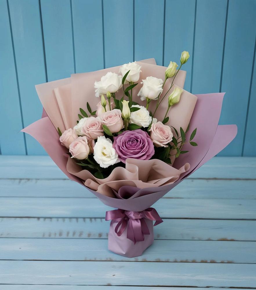 Букет цветов из: Розы и Лизиантусы в Углеуральском